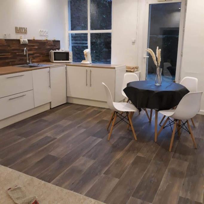 Appartement Agreable Au Centre Wifi Saint-Léonard-de-Noblat Buitenkant foto